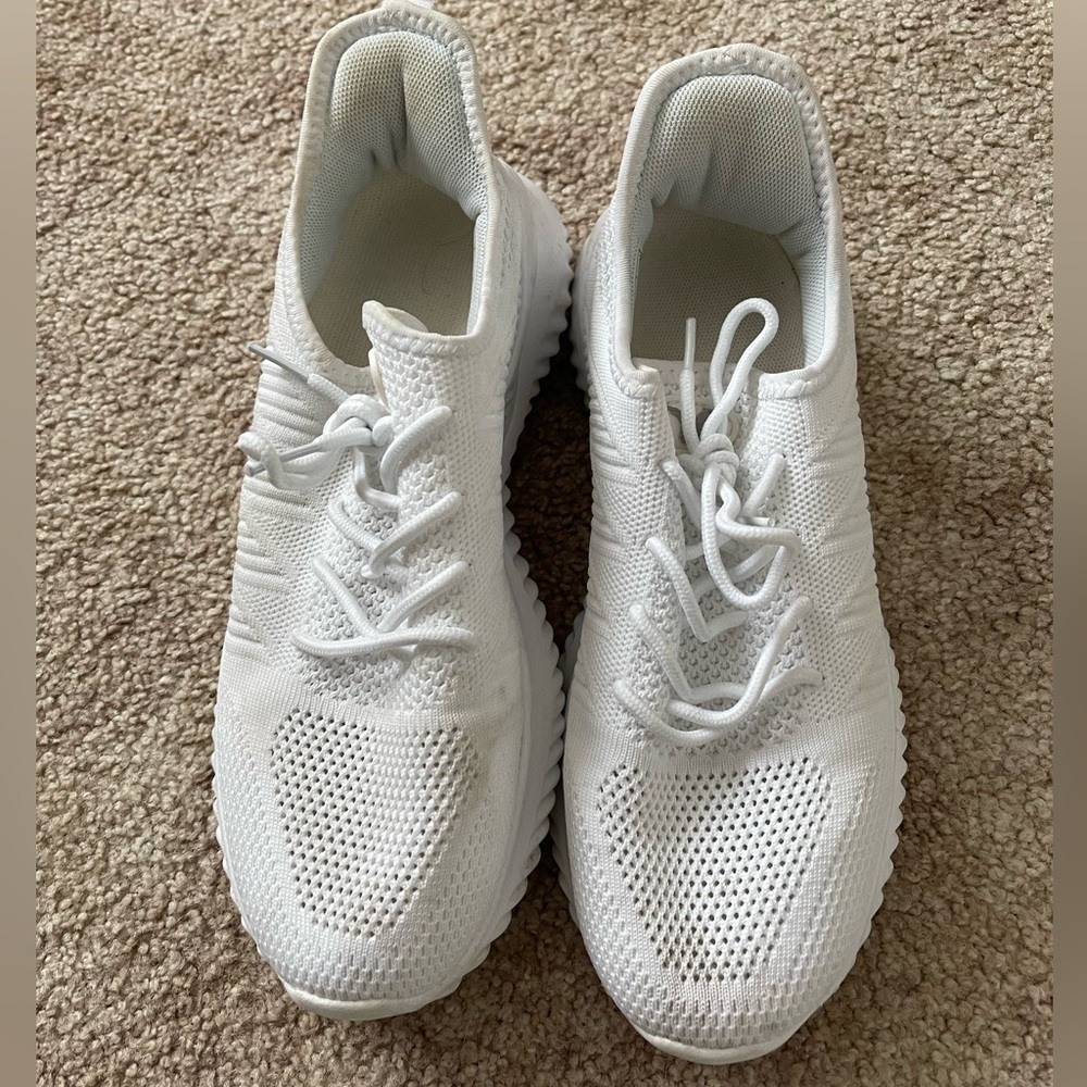 Women’s white sneakers